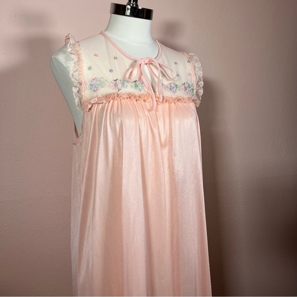 Vintage 50 60 Retro Cottagecore Floral Embroidery Peach Pastel Long Nightgown - Picture 3 of 16